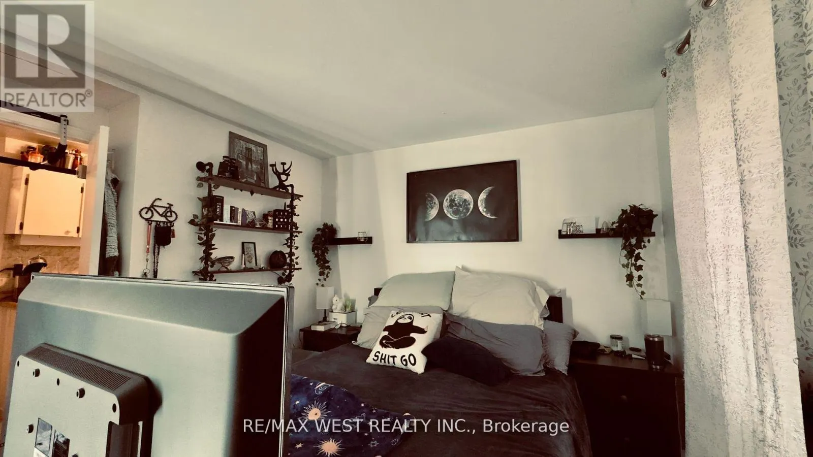 1061 BATHURST STREET