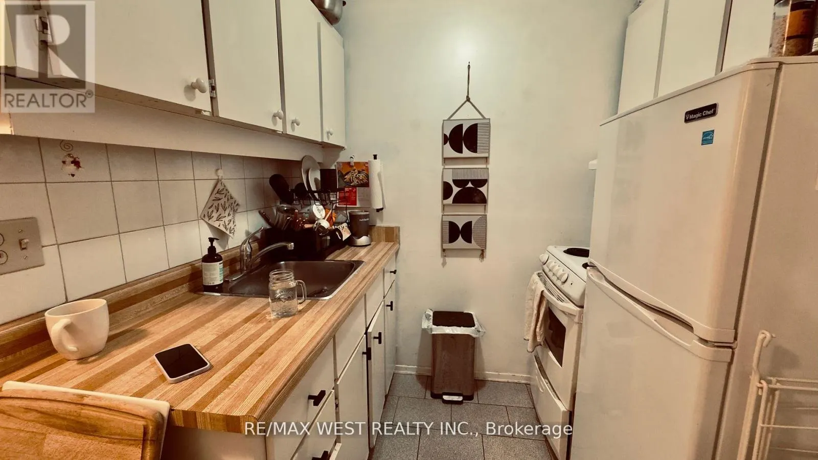 1061 BATHURST STREET
