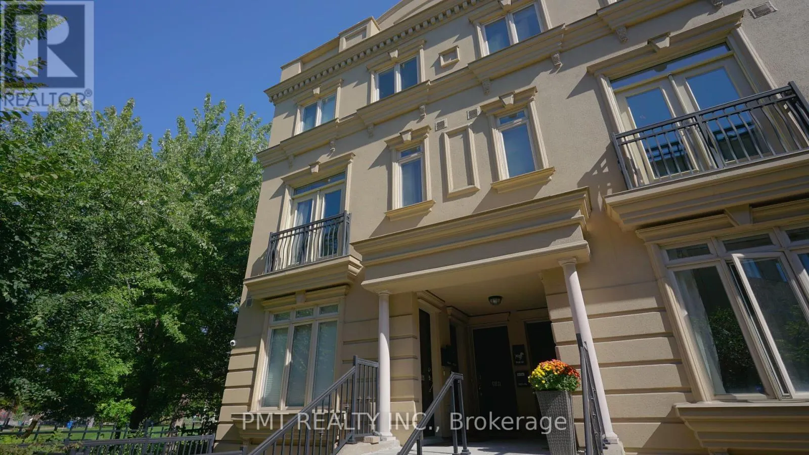 29 - 68 CARR STREET S