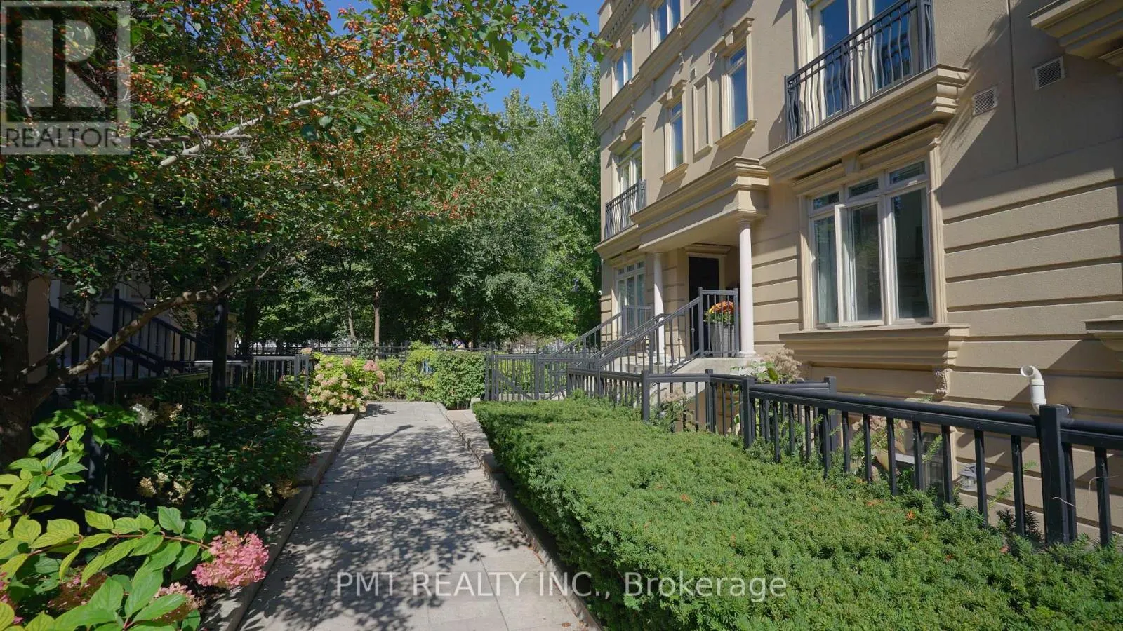 29 - 68 CARR STREET S