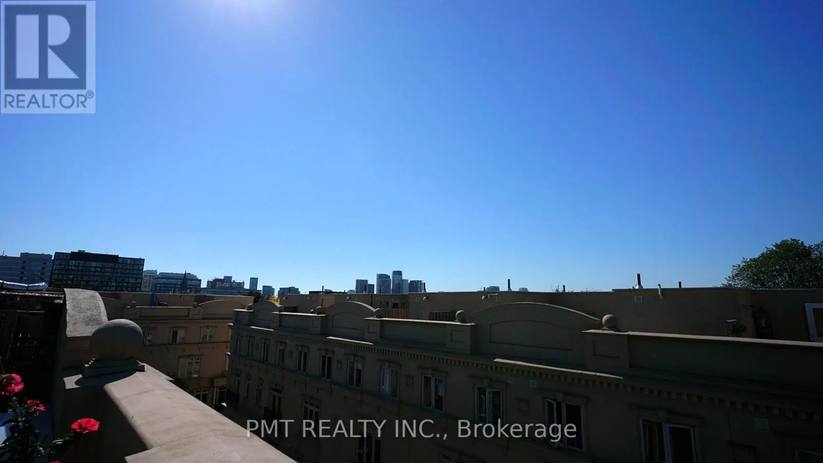 29 - 68 CARR STREET S