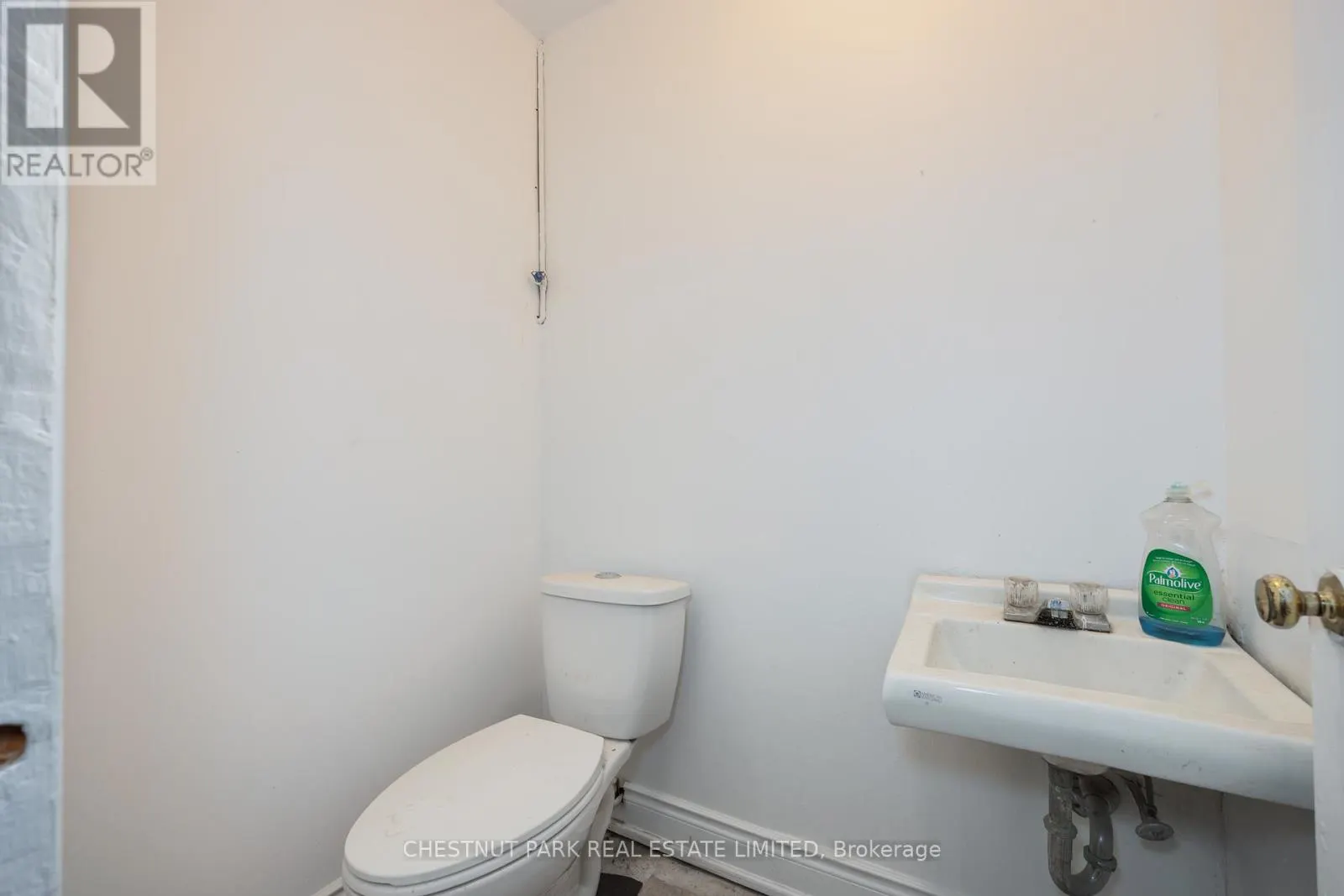 414 SPADINA AVENUE