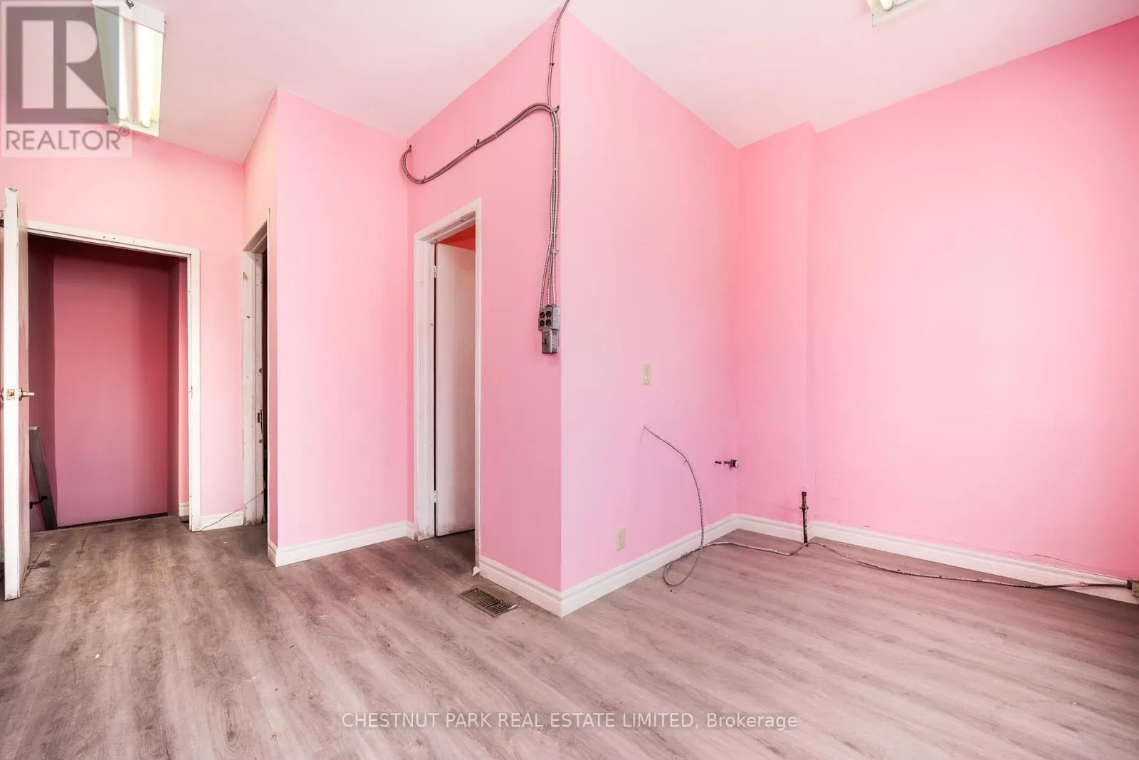 414 SPADINA AVENUE