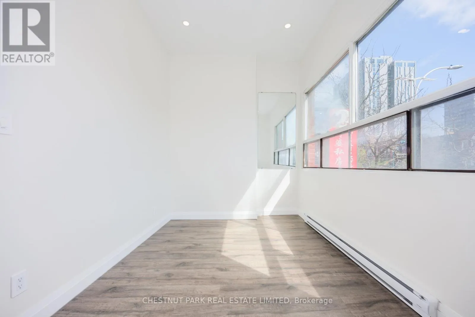 414 SPADINA AVENUE