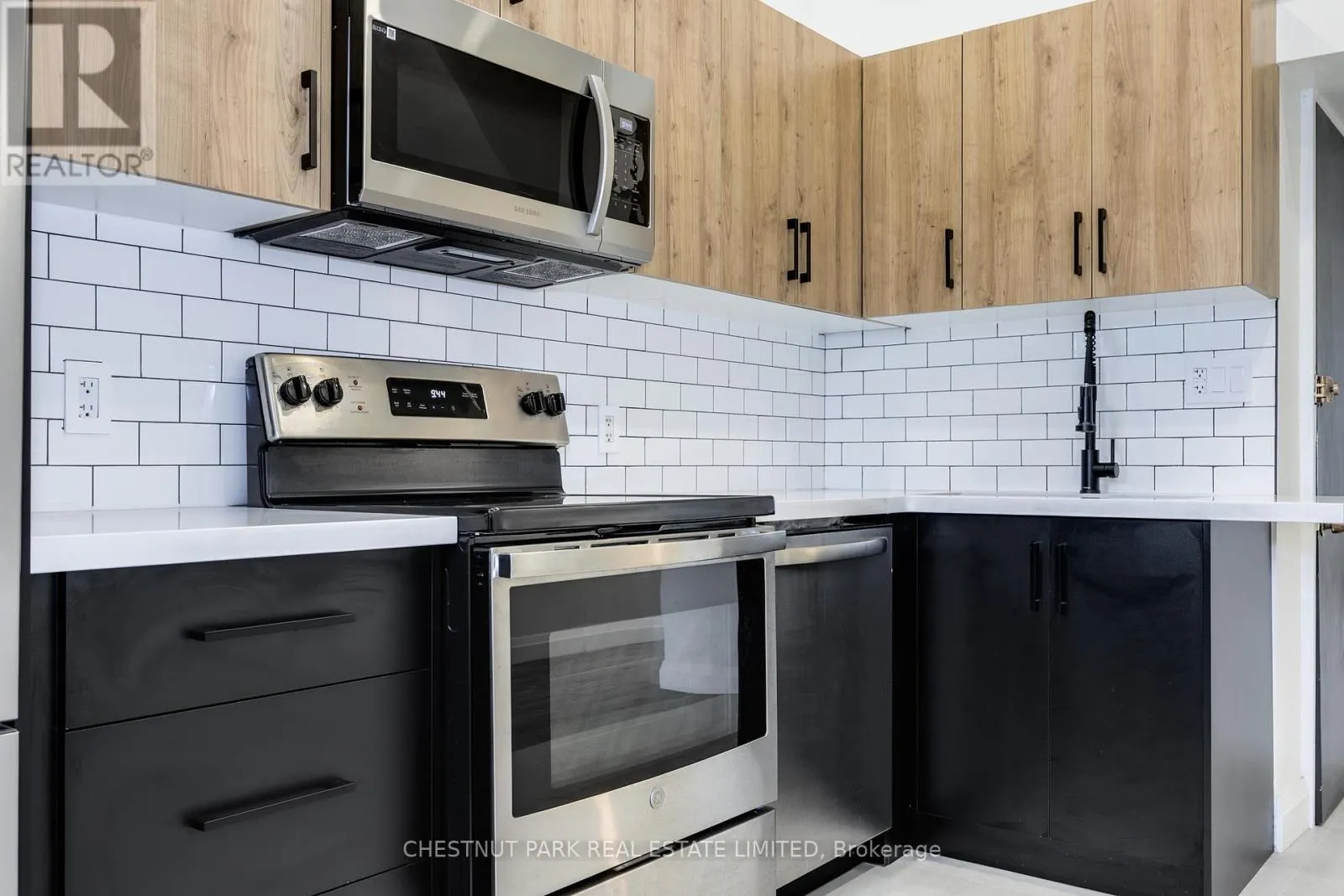 414 SPADINA AVENUE