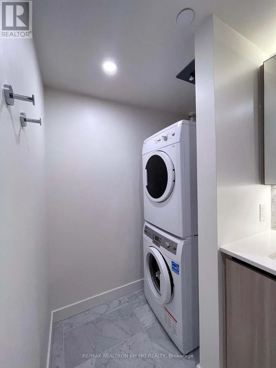 1201 - 17 BATHURST STREET