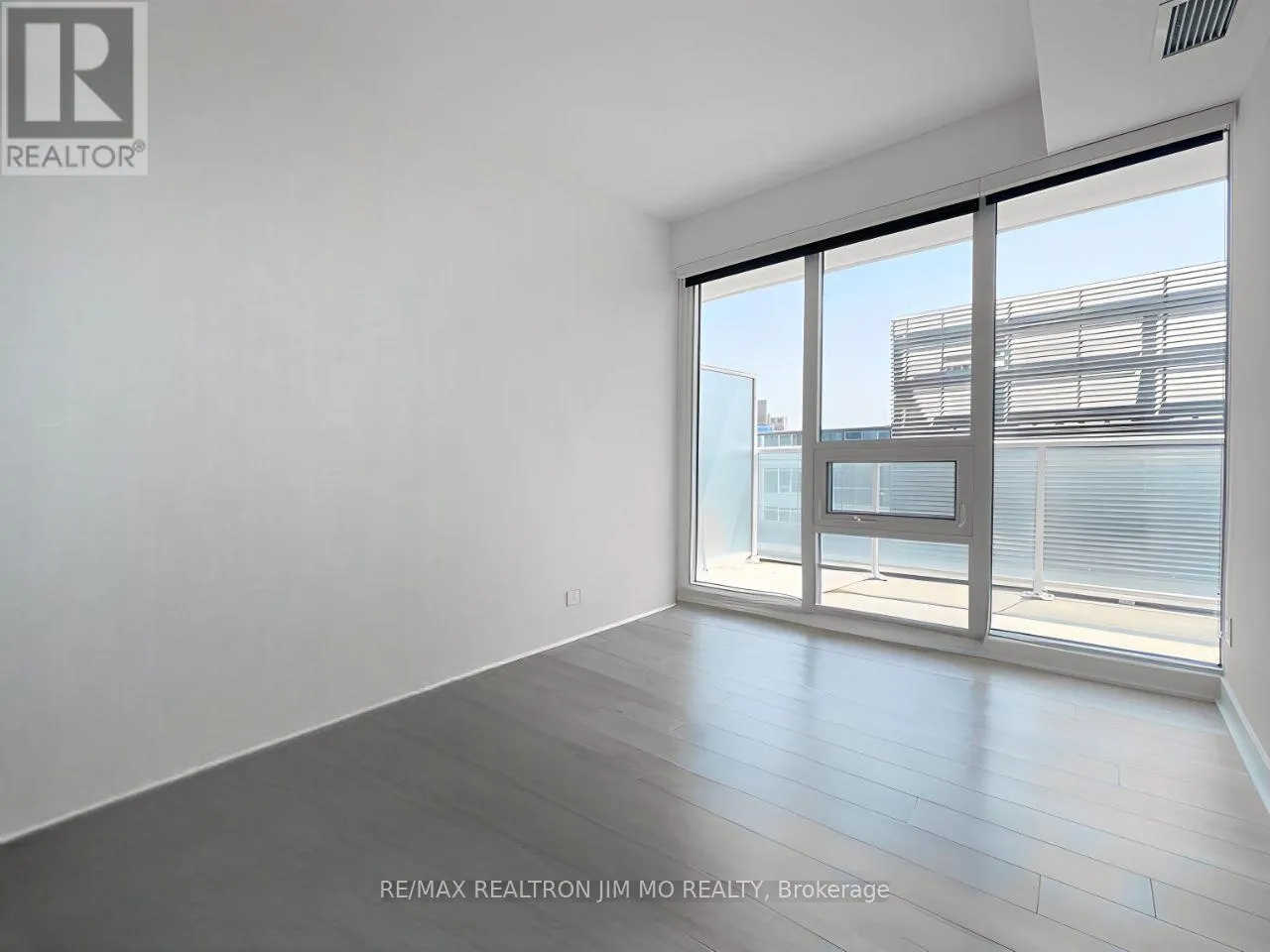 1201 - 17 BATHURST STREET
