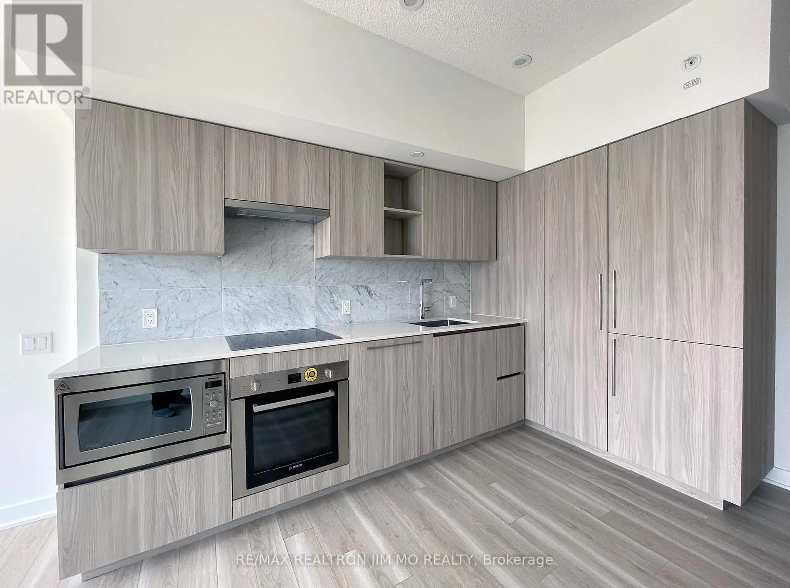 1201 - 17 BATHURST STREET