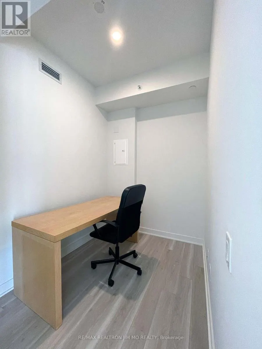1201 - 17 BATHURST STREET