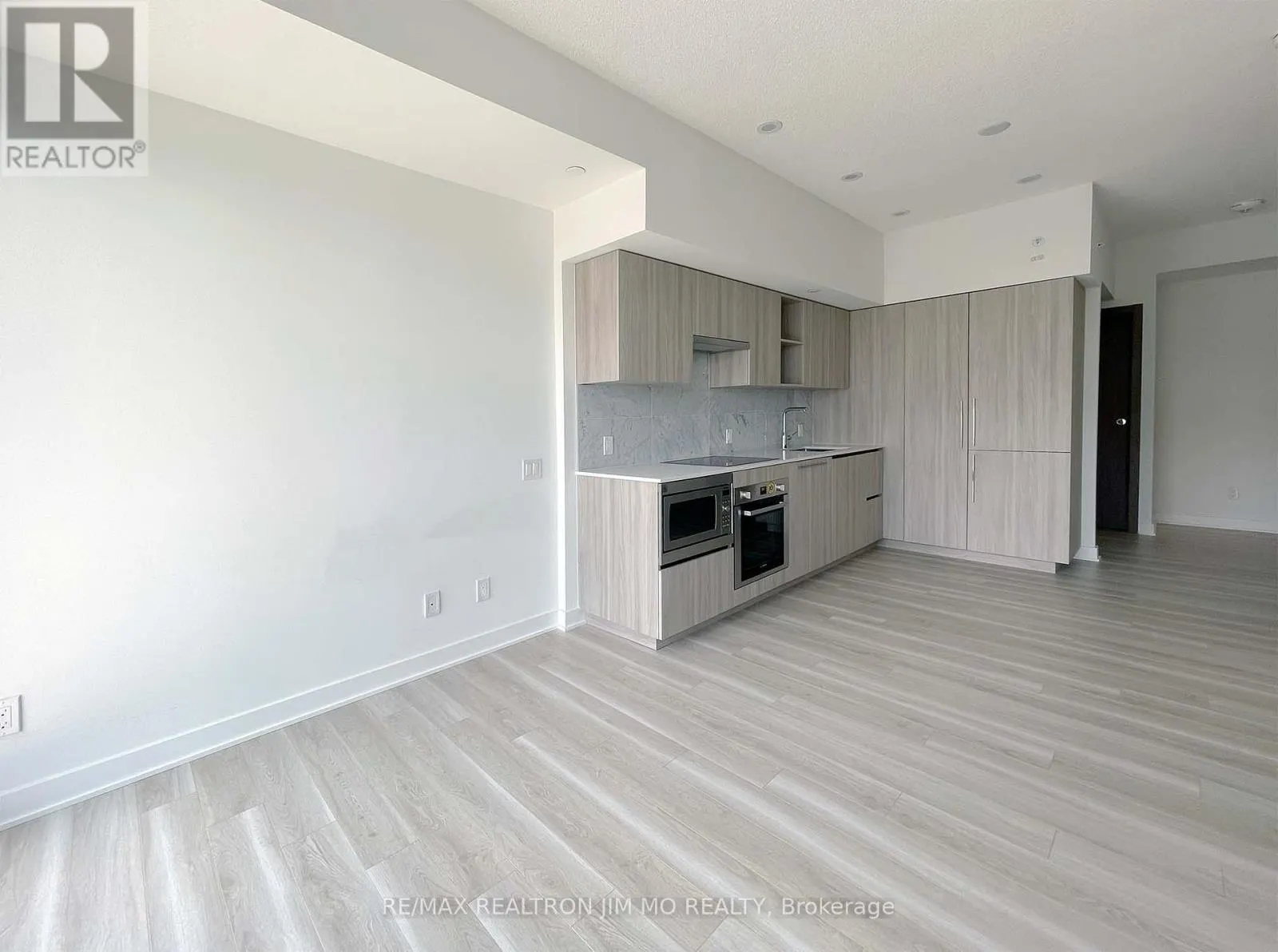 1201 - 17 BATHURST STREET