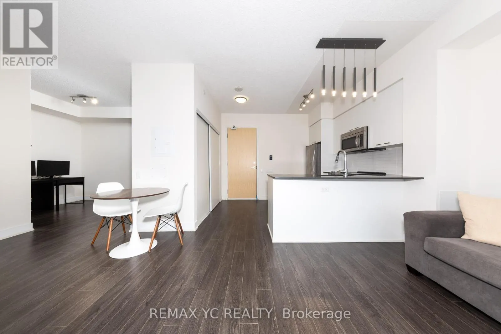 2509 - 30 ROEHAMPTON AVENUE