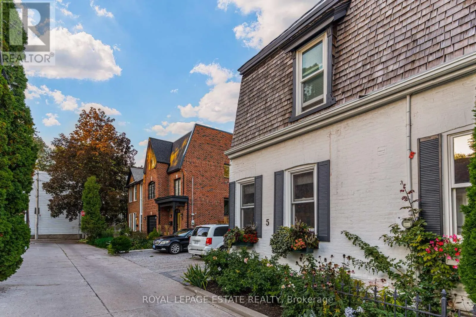 5 WOODSTOCK PLACE