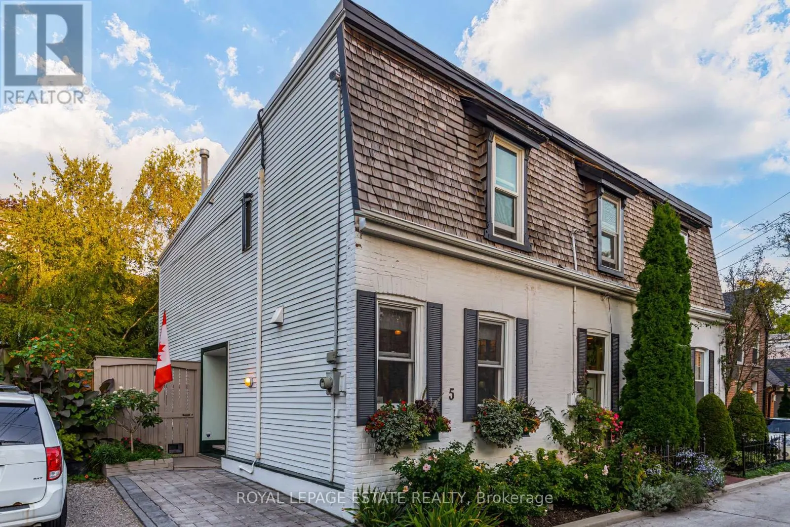 5 WOODSTOCK PLACE