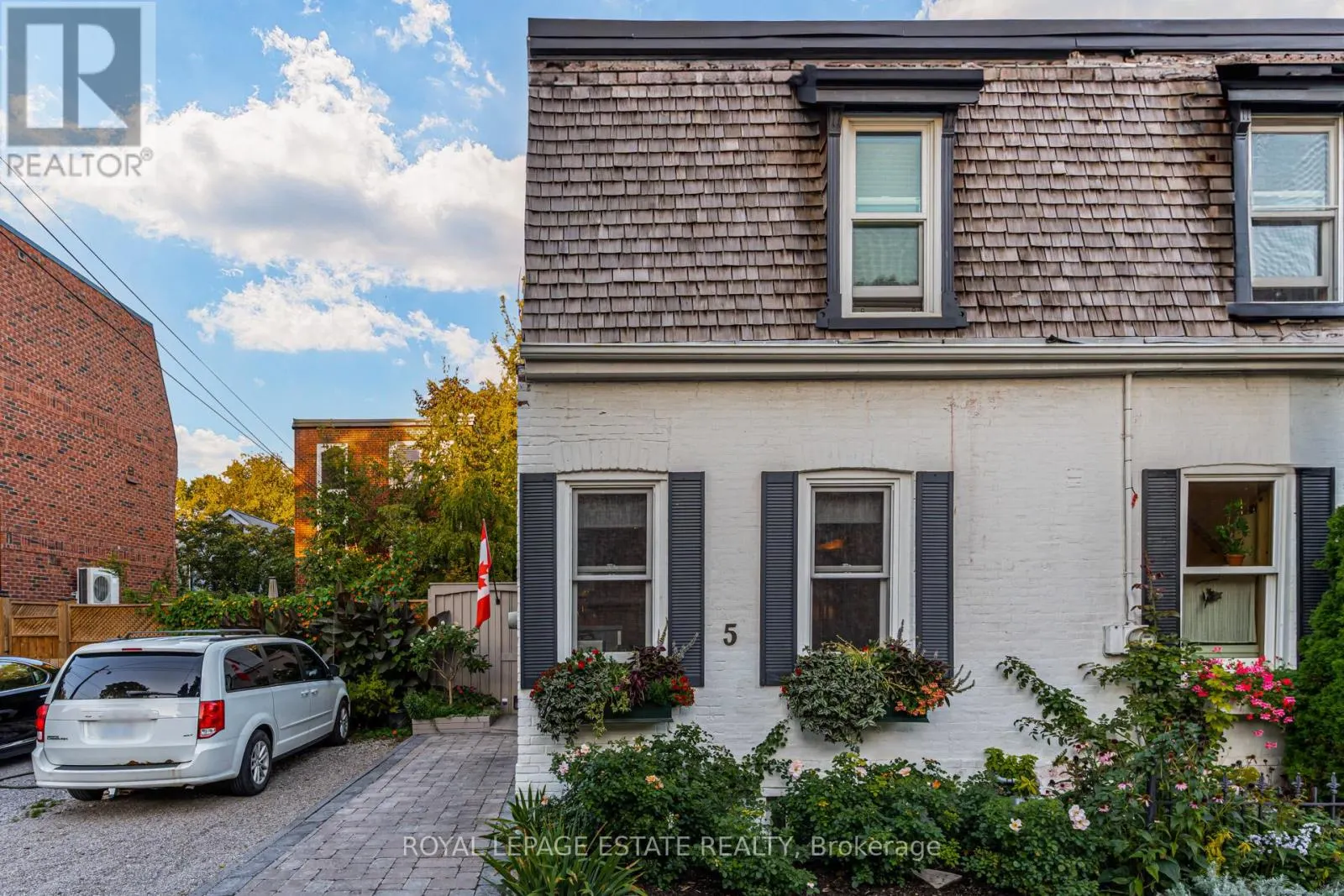 5 WOODSTOCK PLACE