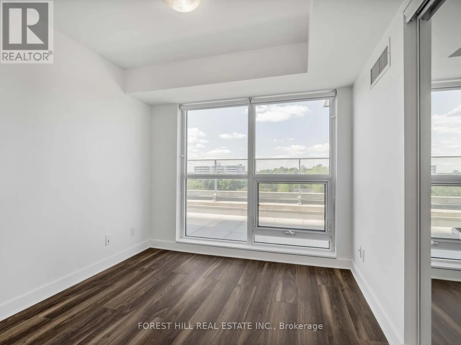 510 - 58 ORCHARD VIEW BOULEVARD