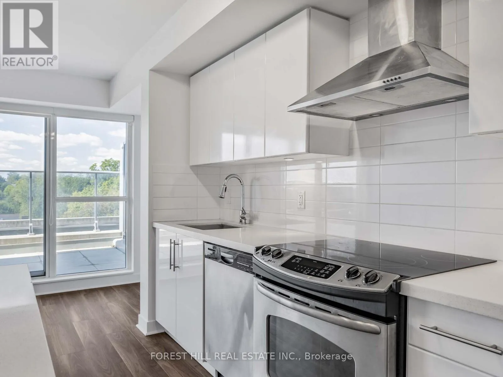 510 - 58 ORCHARD VIEW BOULEVARD