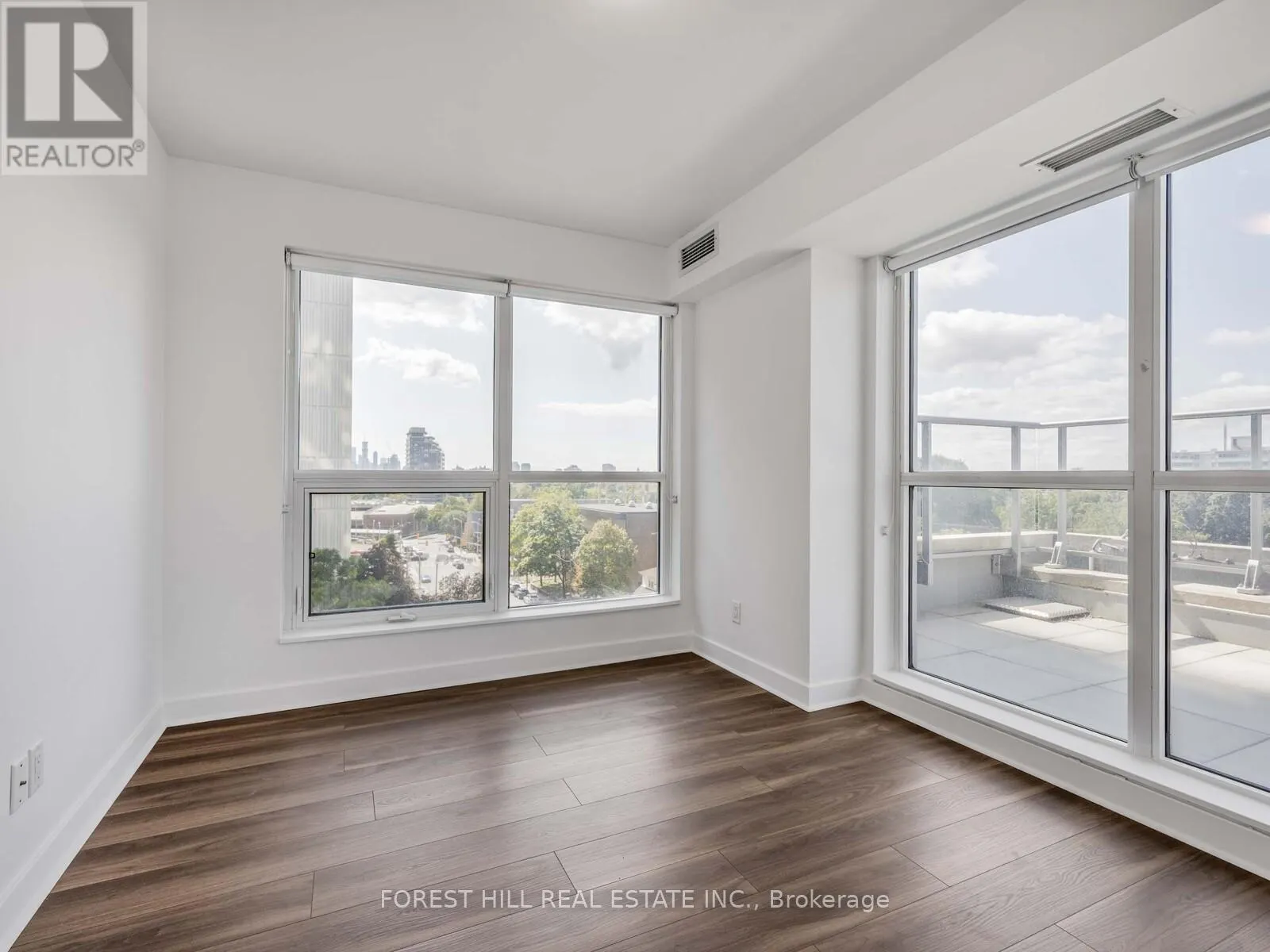 510 - 58 ORCHARD VIEW BOULEVARD