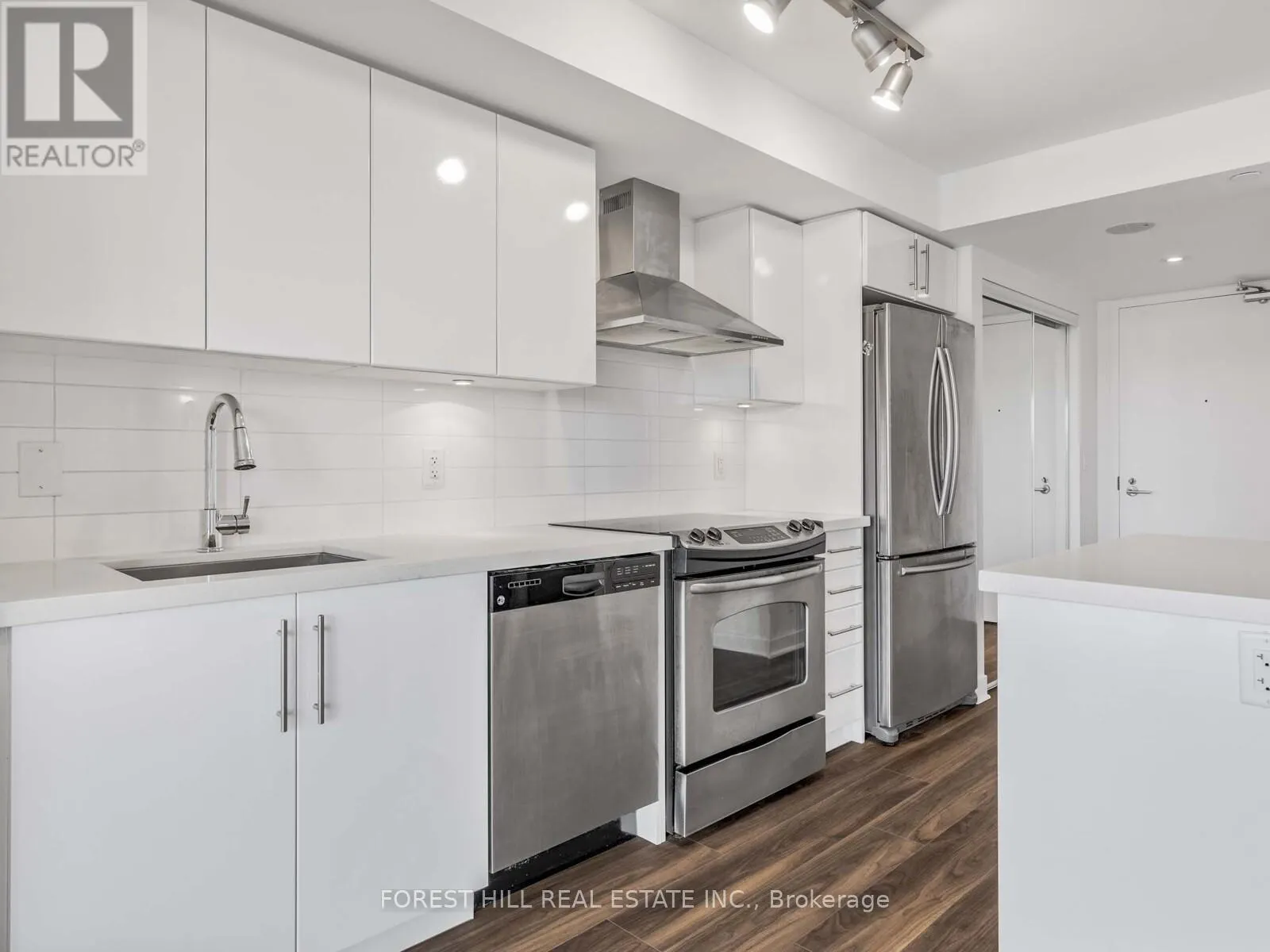 510 - 58 ORCHARD VIEW BOULEVARD
