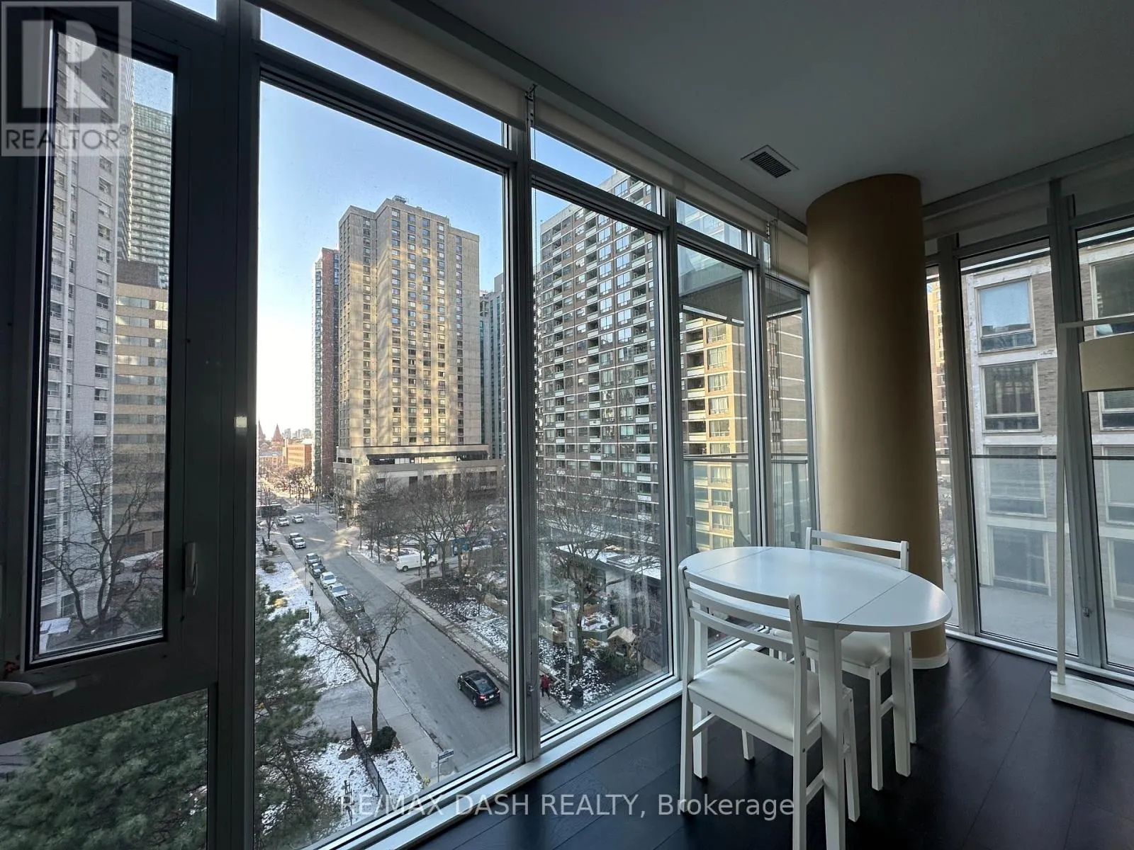 607 - 75 ST NICHOLAS STREET