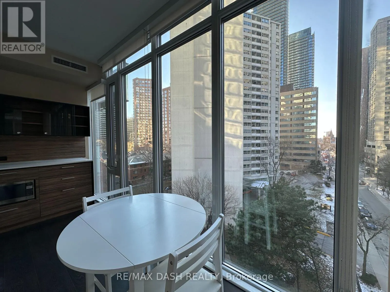 607 - 75 ST NICHOLAS STREET