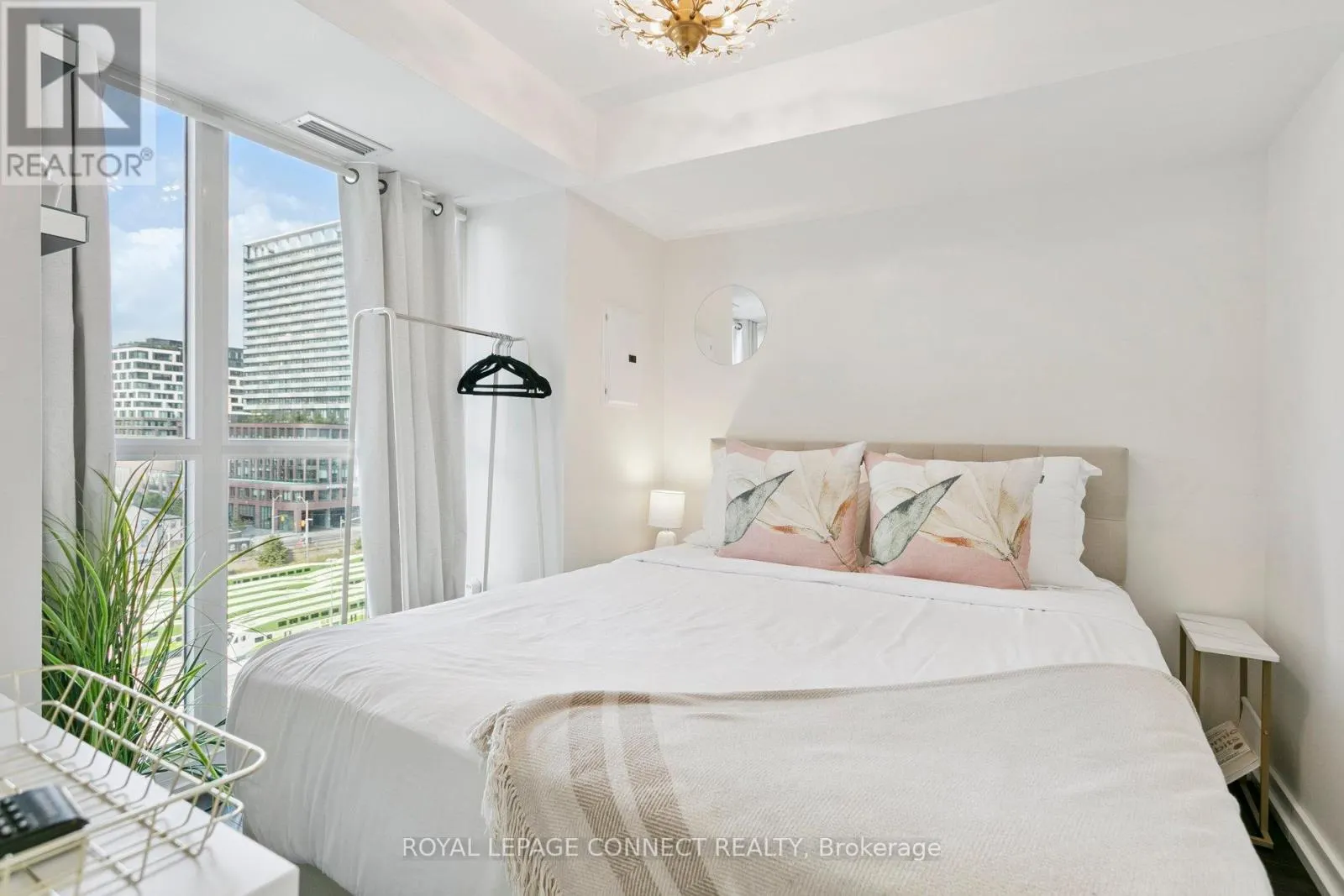 921 - 151 DAN LECKIE WAY