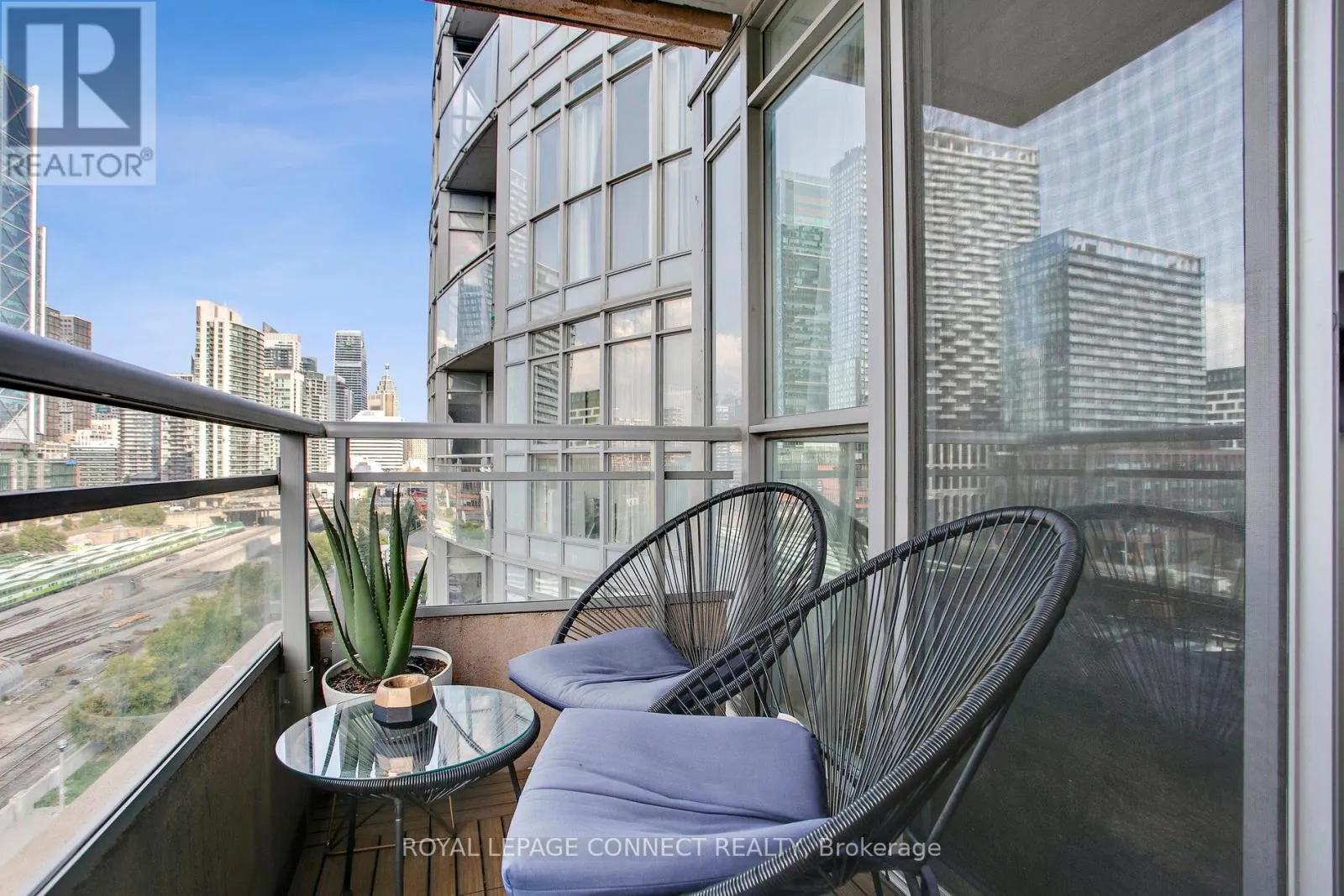 921 - 151 DAN LECKIE WAY