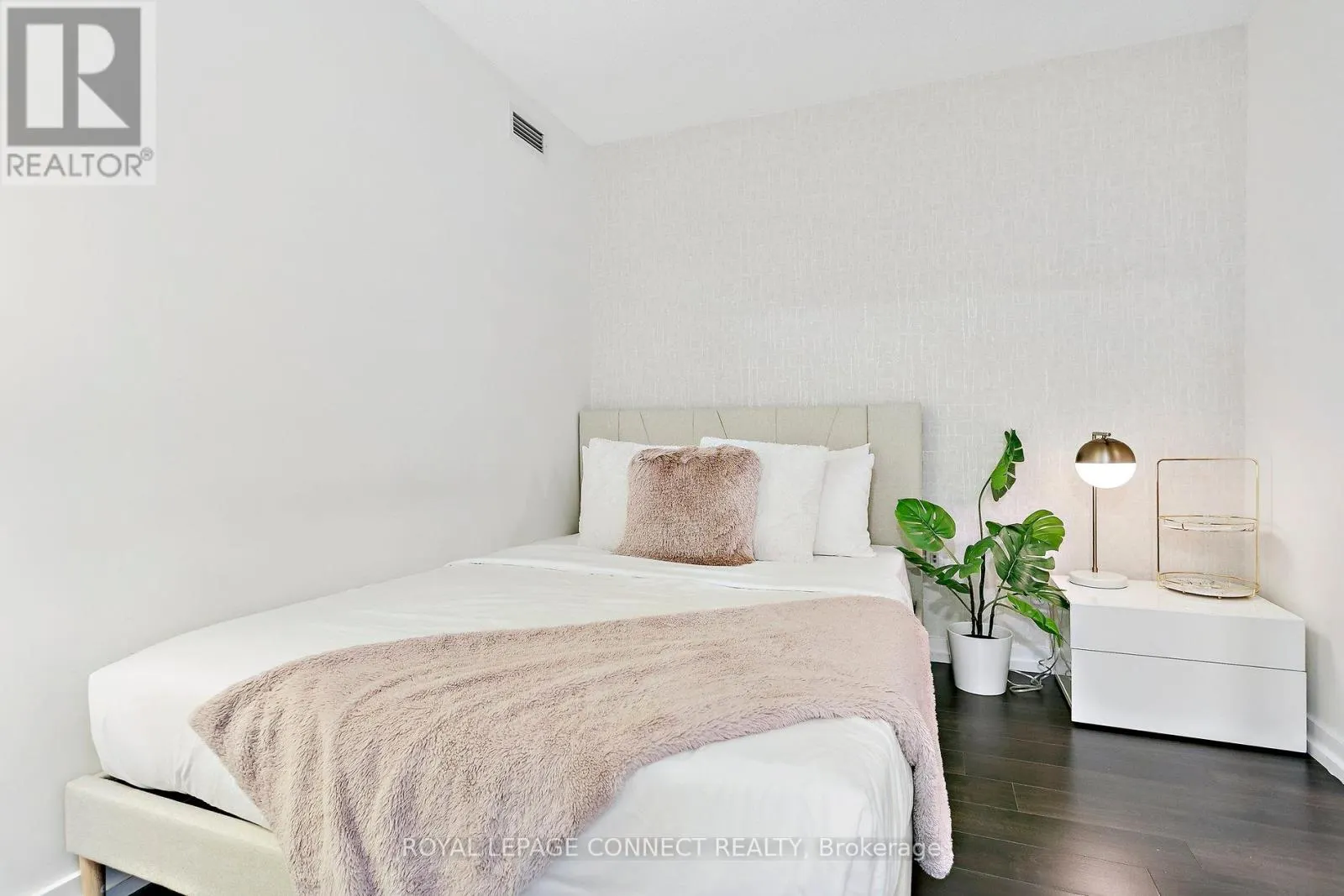 921 - 151 DAN LECKIE WAY