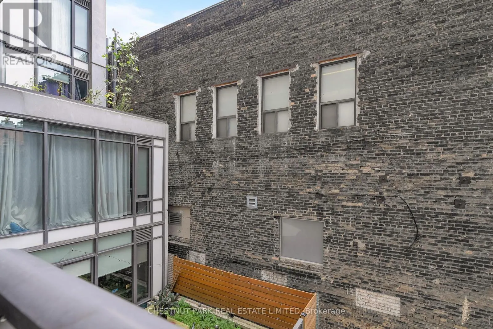 230 - 461 ADELAIDE STREET