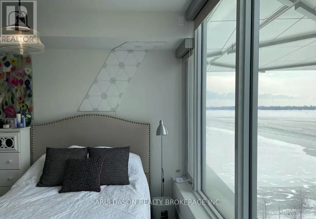 1125 - 29 QUEENS QUAY E