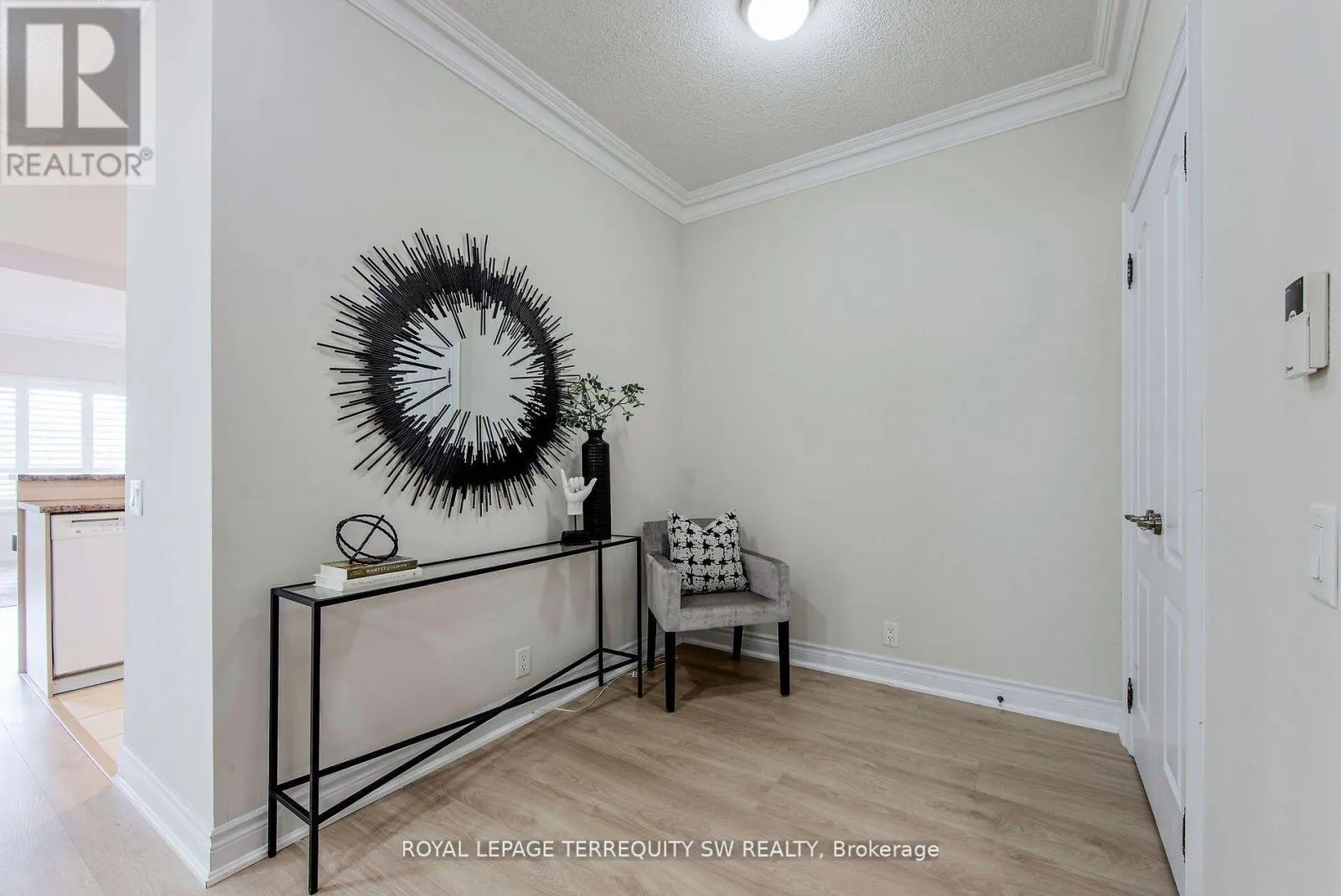 208 - 2 CLAIRTRELL ROAD