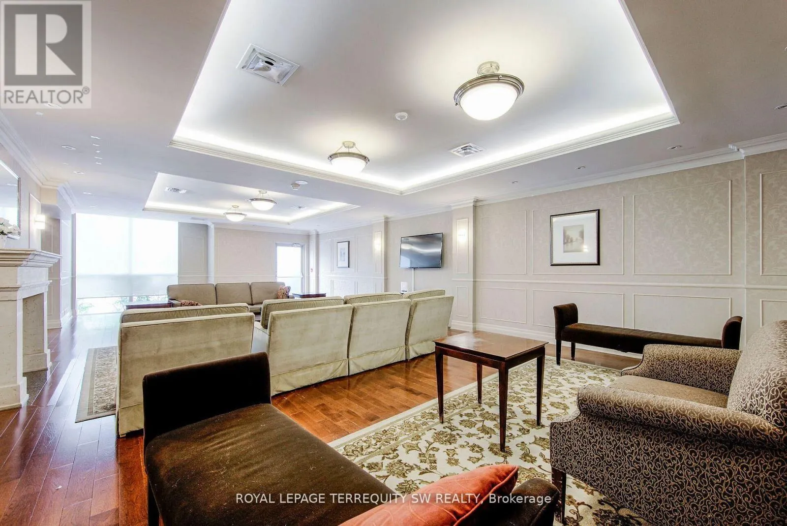 208 - 2 CLAIRTRELL ROAD