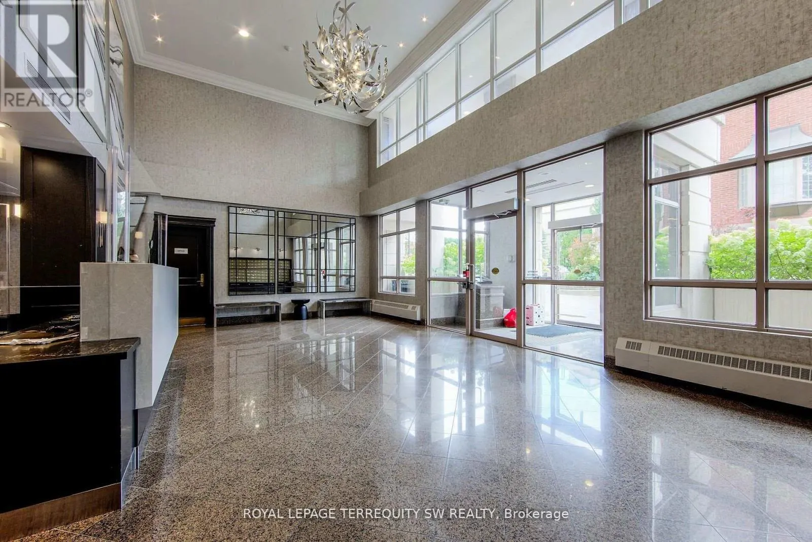 208 - 2 CLAIRTRELL ROAD