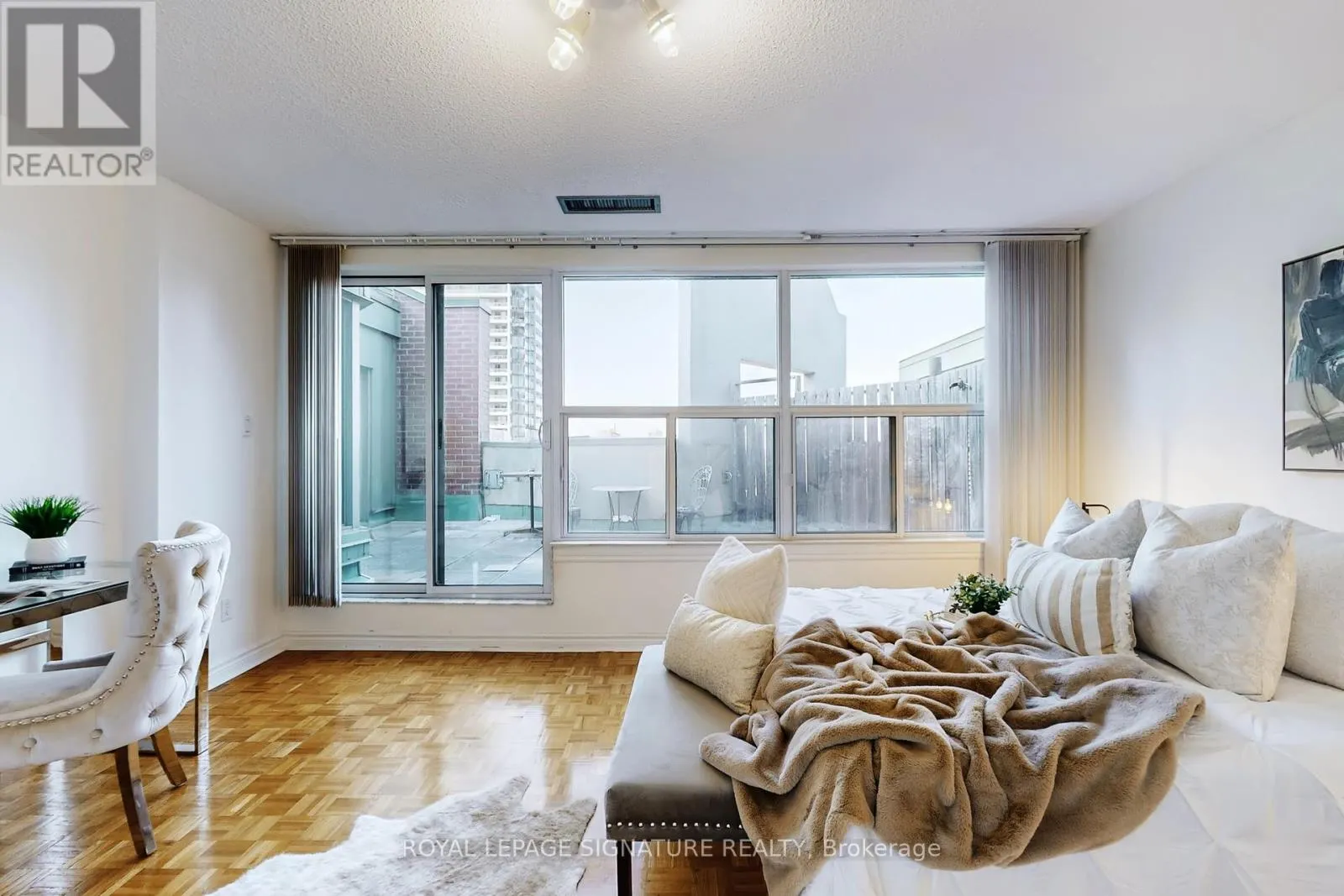 1205 - 5795 YONGE STREET
