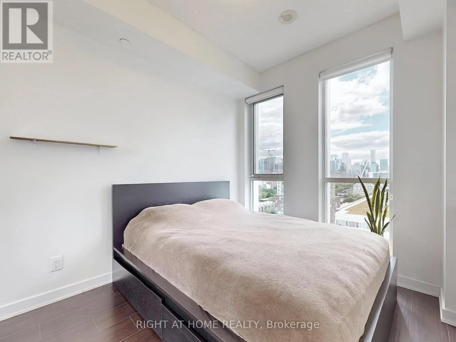 1407 - 55 REGENT PARK BOULEVARD