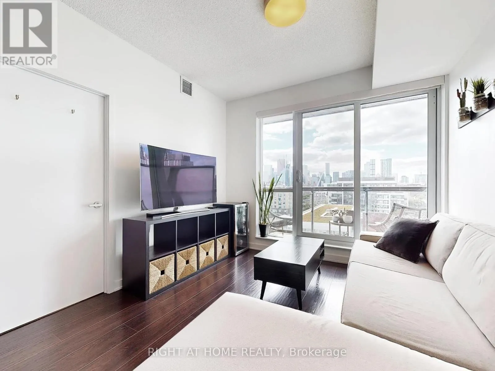 1407 - 55 REGENT PARK BOULEVARD