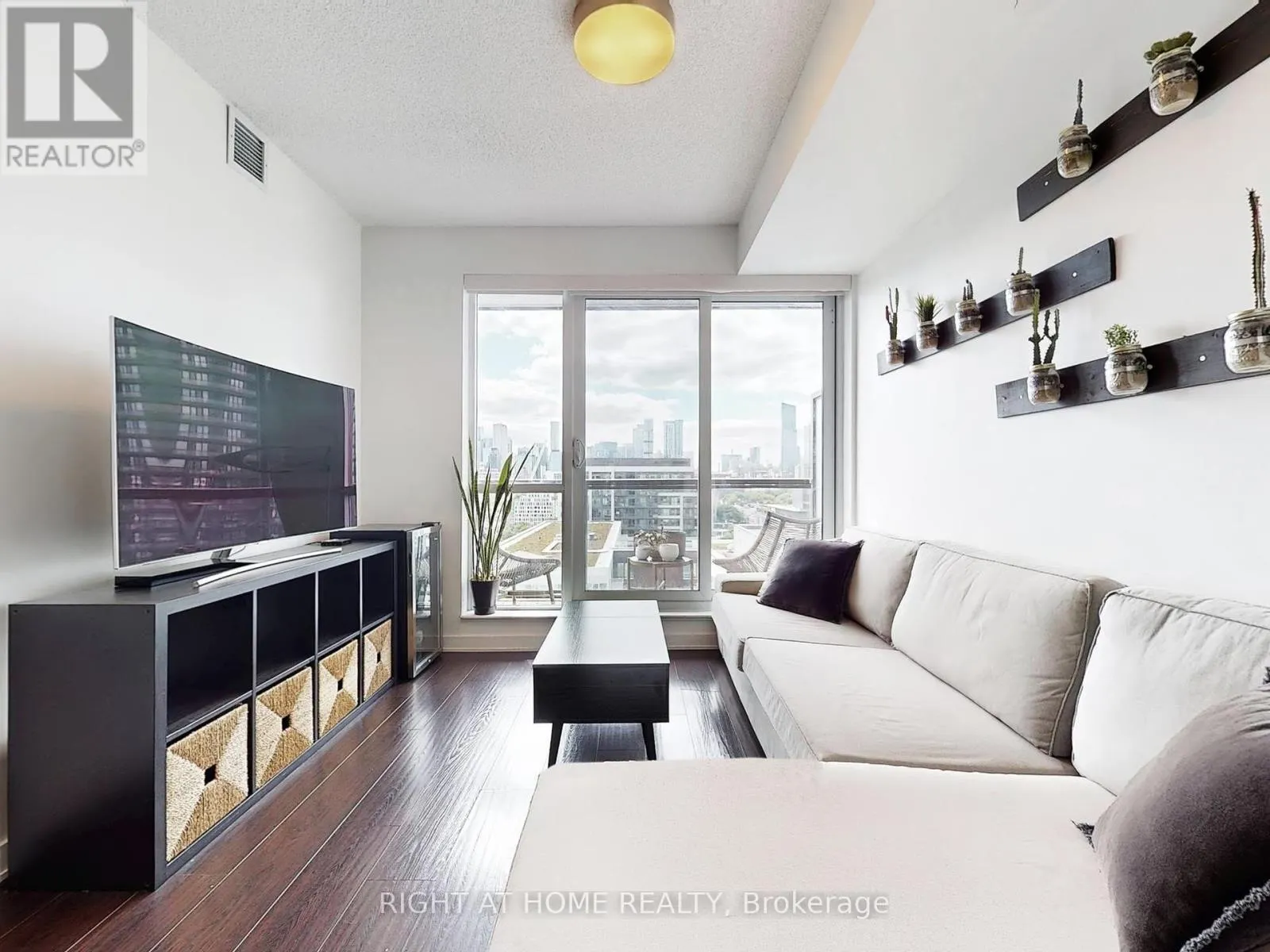 1407 - 55 REGENT PARK BOULEVARD