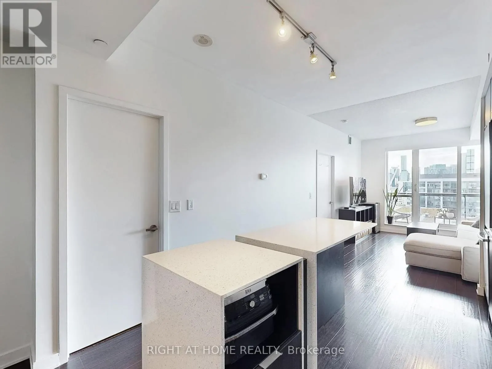 1407 - 55 REGENT PARK BOULEVARD