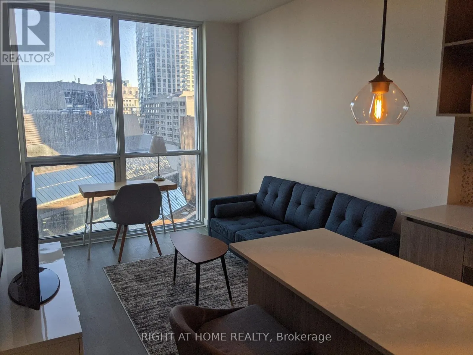 1010 - 1 YORKVILLE AVENUE