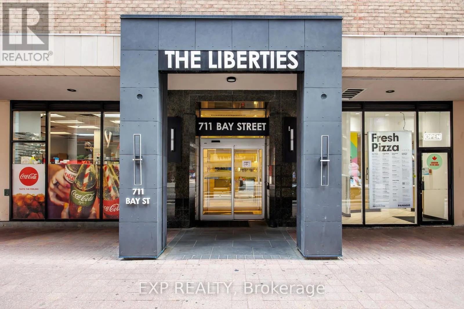 817 - 711 BAY STREET