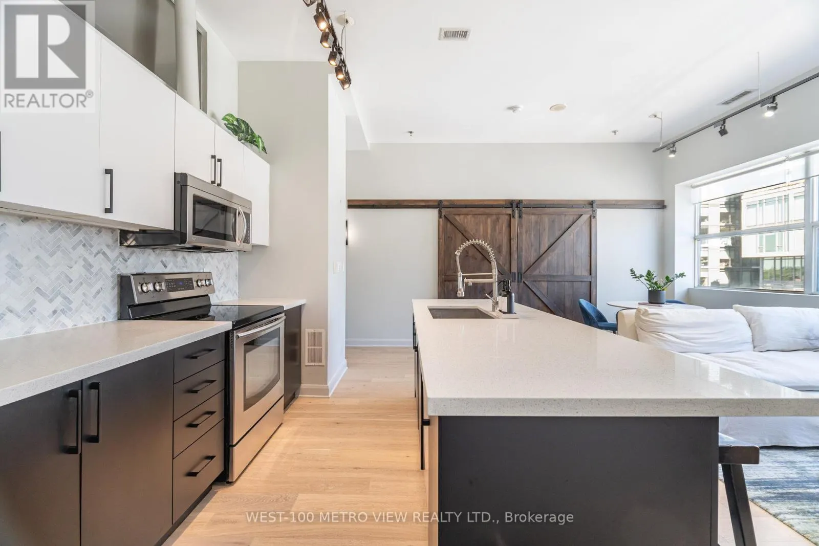 710 - 700 KING STREET W