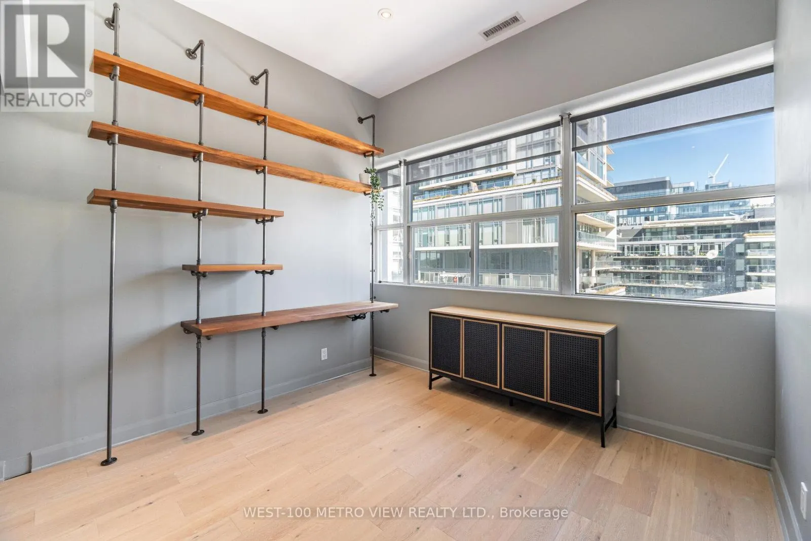 710 - 700 KING STREET W