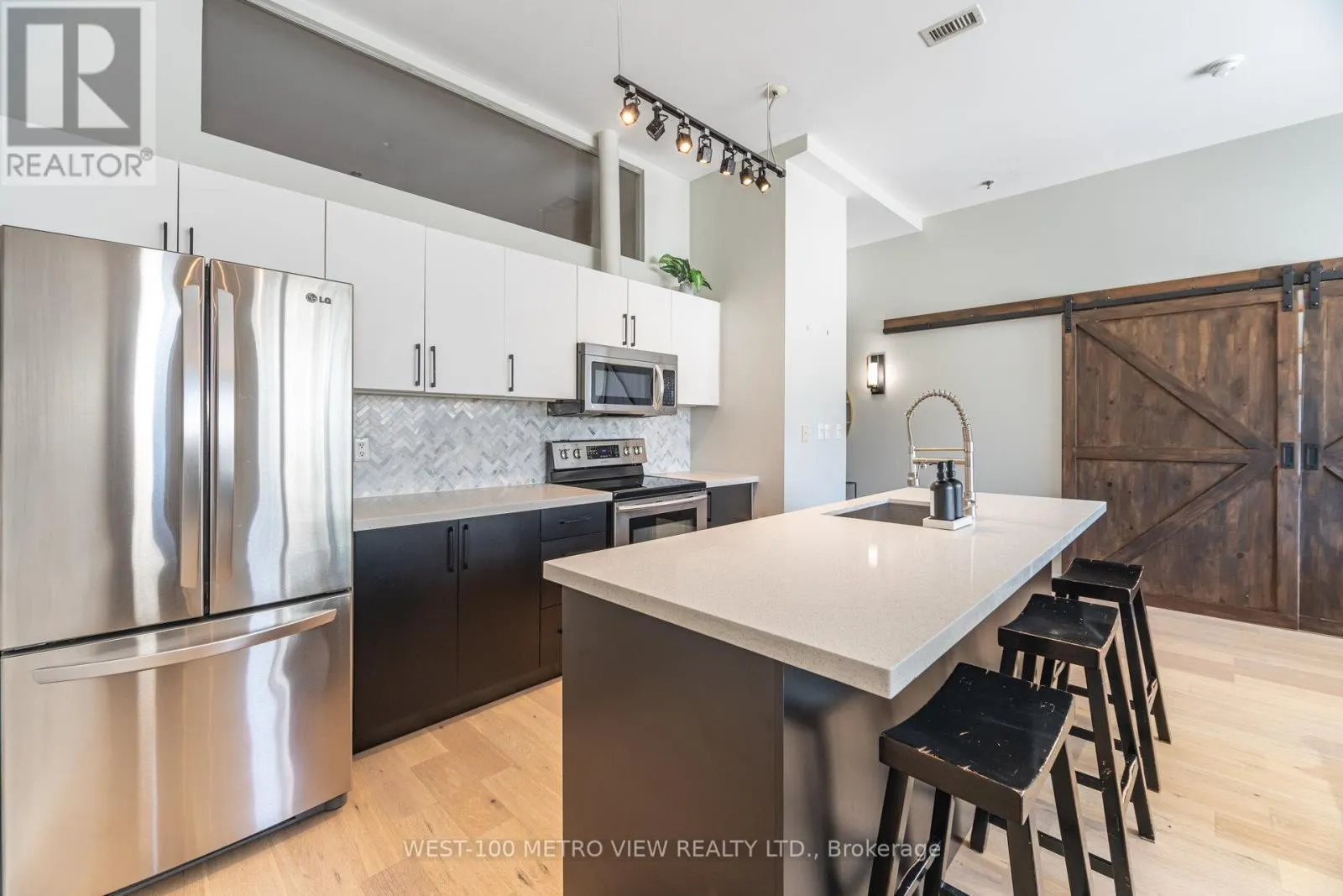 710 - 700 KING STREET W