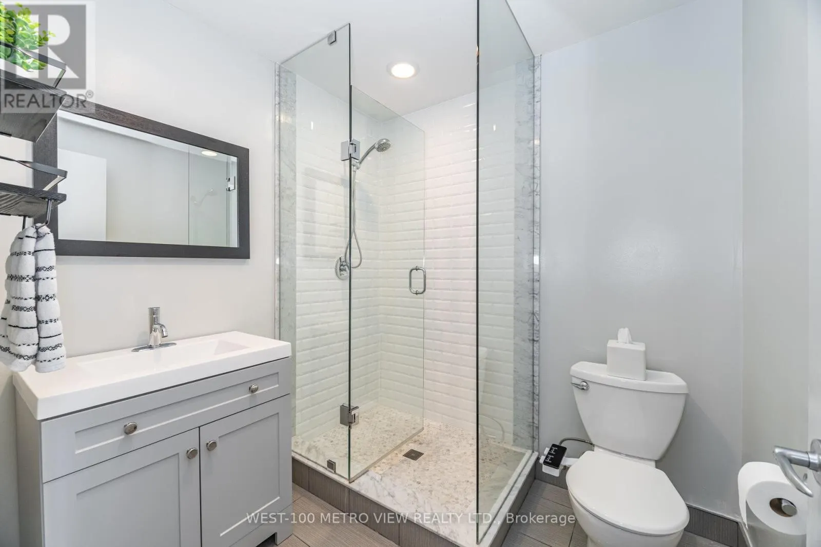 710 - 700 KING STREET W