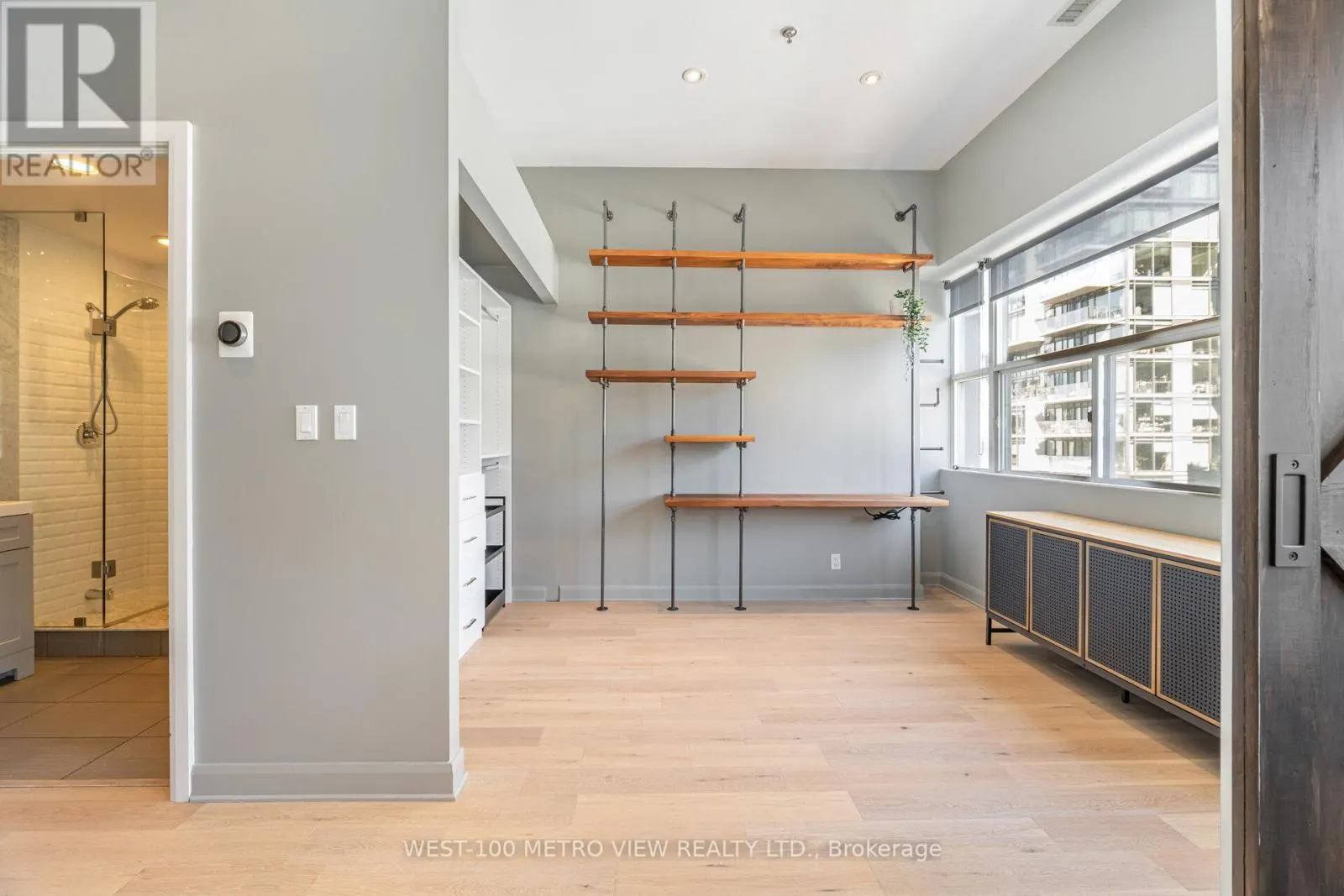 710 - 700 KING STREET W