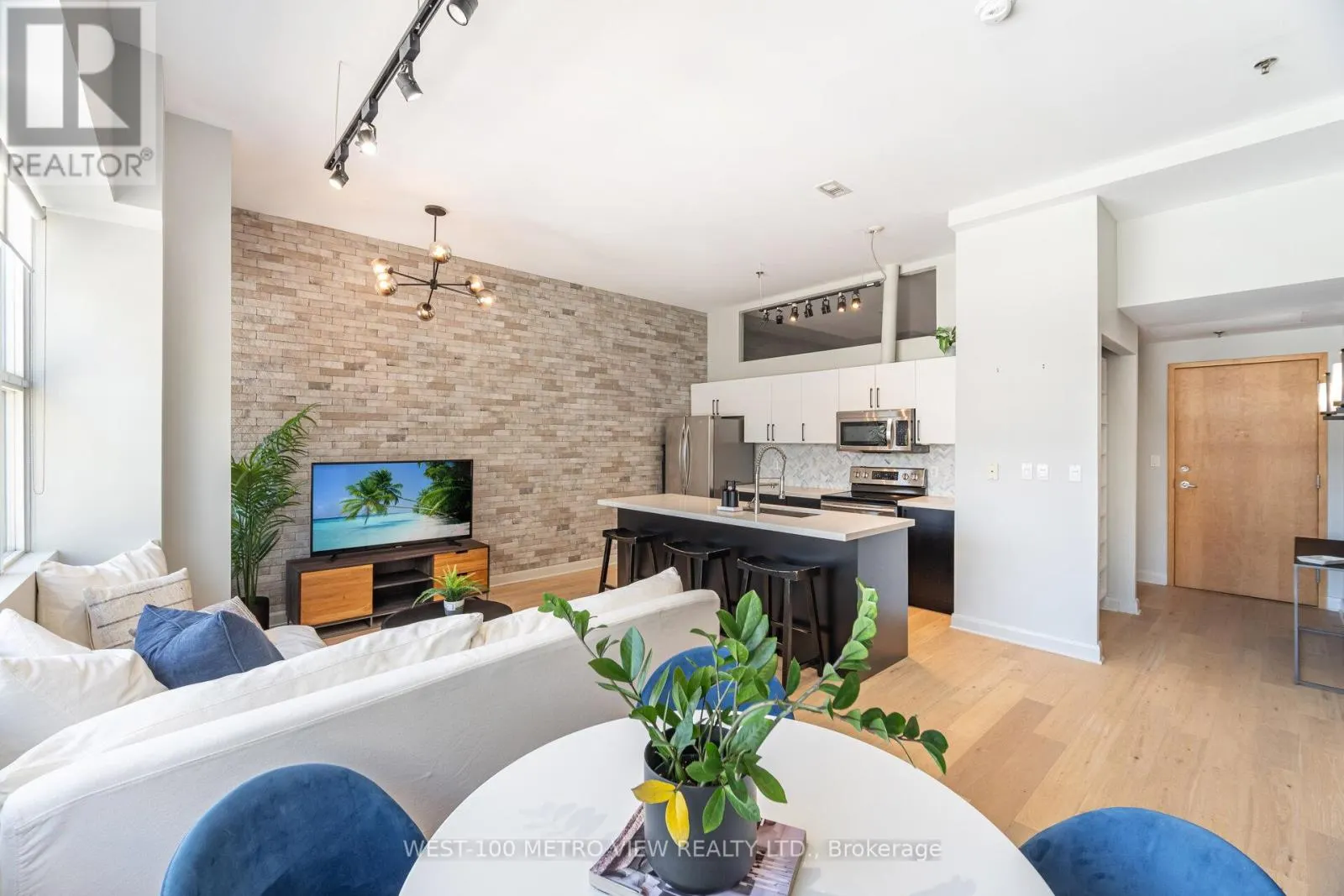 710 - 700 KING STREET W