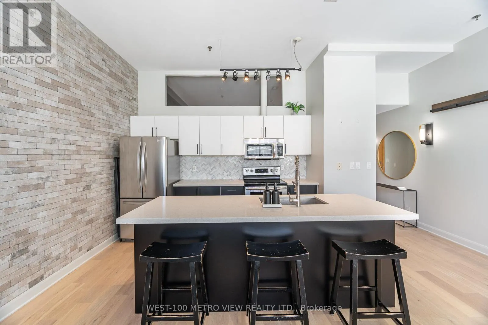 710 - 700 KING STREET W