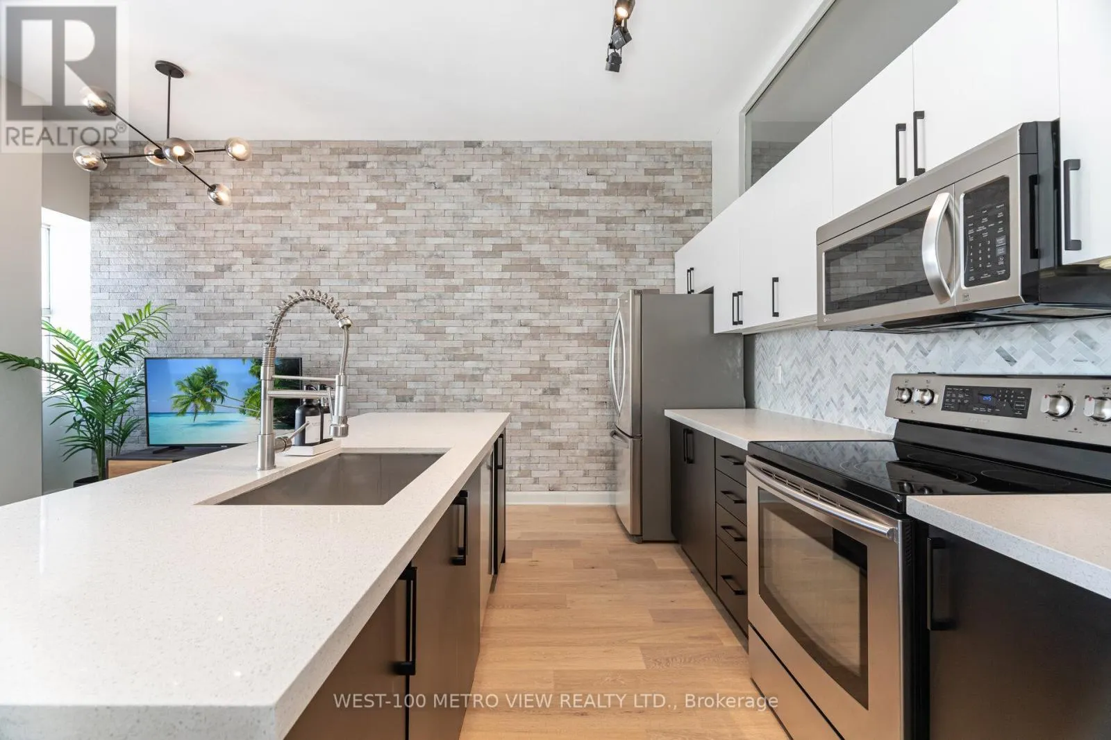 710 - 700 KING STREET W