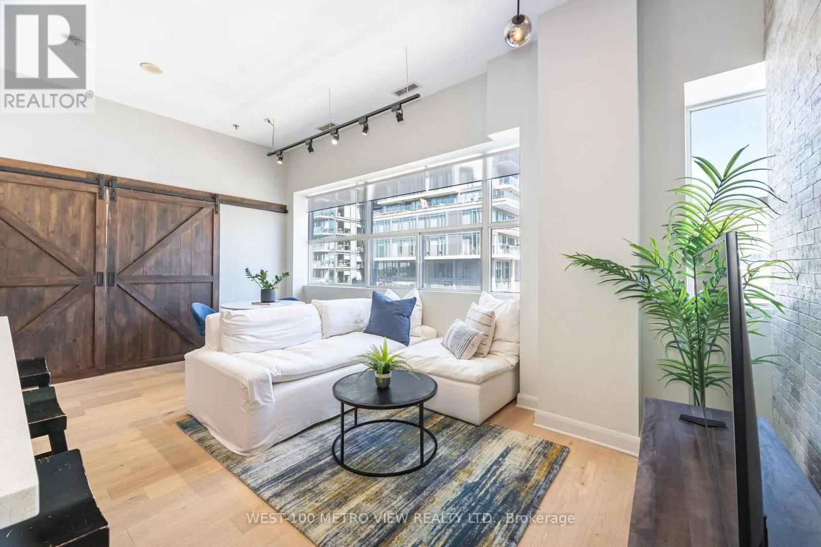 710 - 700 KING STREET W