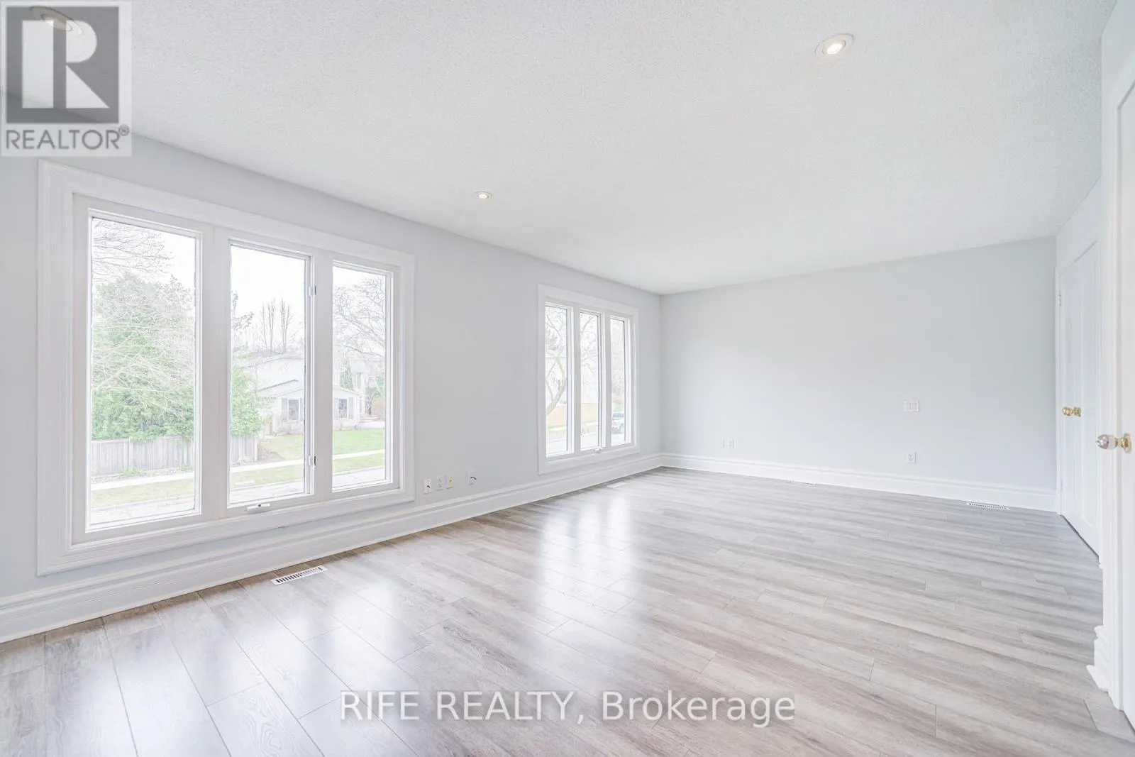 17 BRAMBLE DRIVE