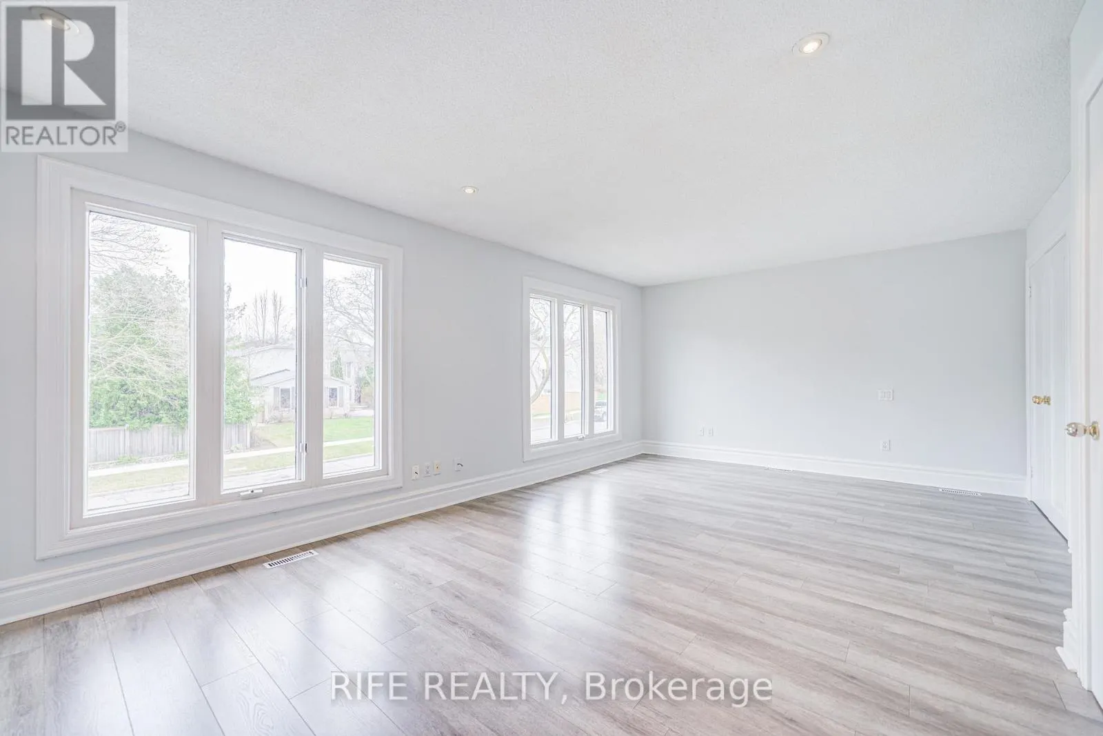 17 BRAMBLE DRIVE